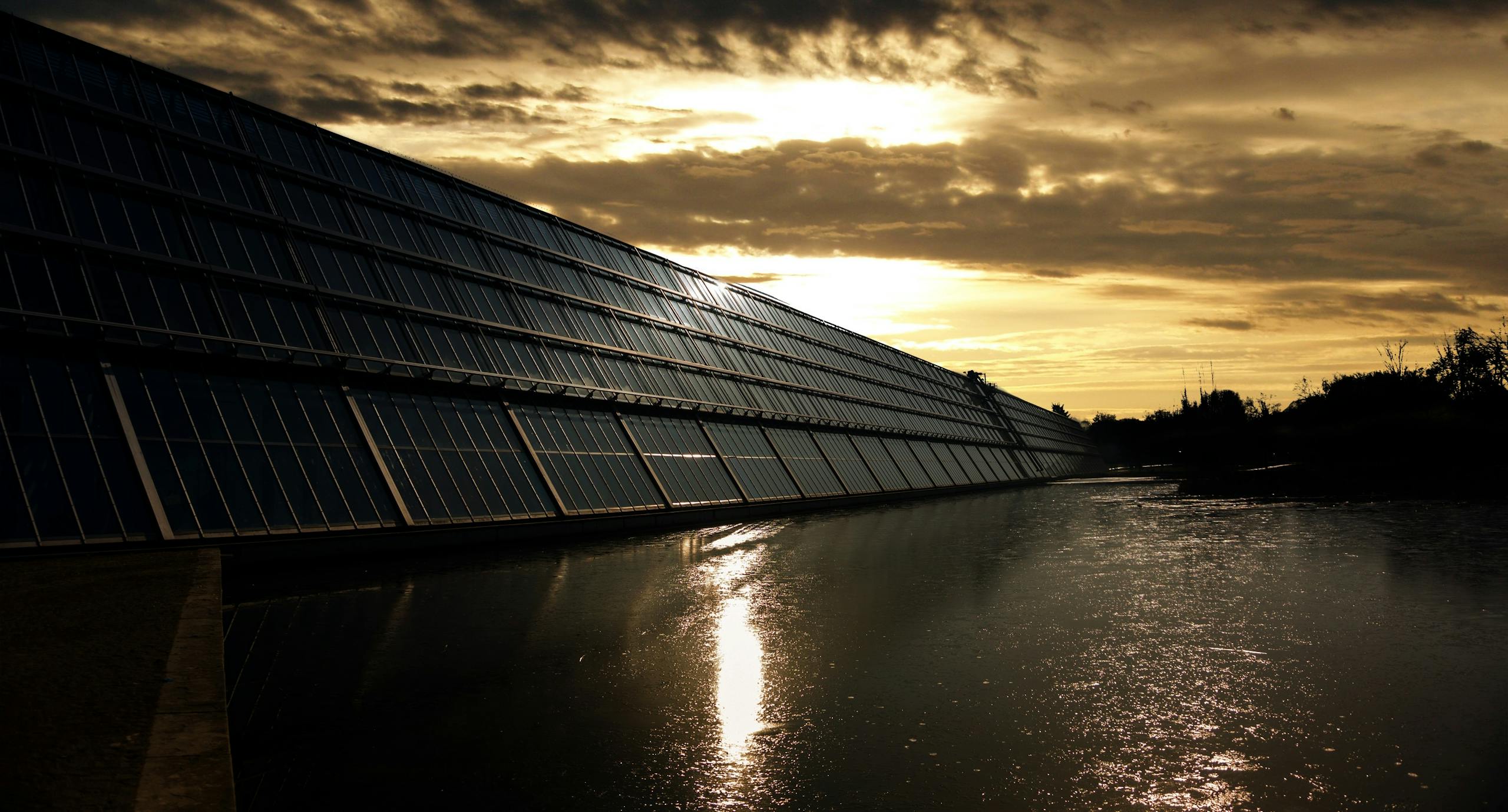 Floating Solar vs Ground Mounted Solar